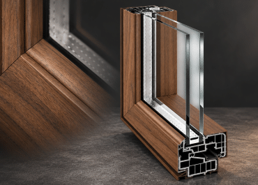 Escuadra Refine con foliado madera nogal y detalle de la veta y del encuentro a inglete.